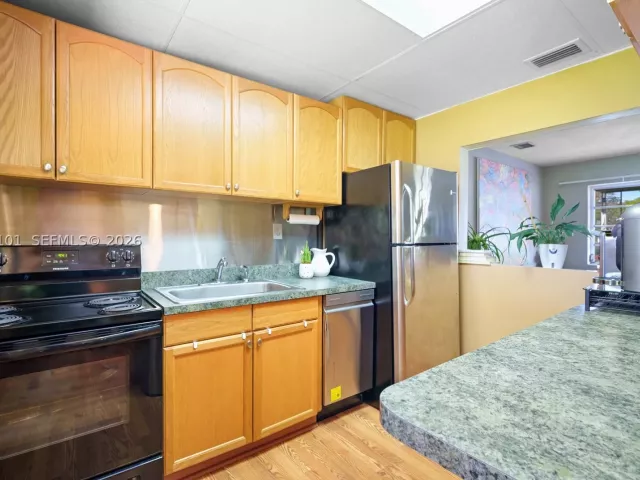 Продажа дома по адресу 14031 NW 5th Ave - фото 9483134