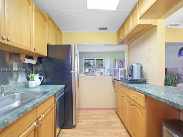 Продажа дома по адресу 14031 NW 5th Ave - фото 9483135