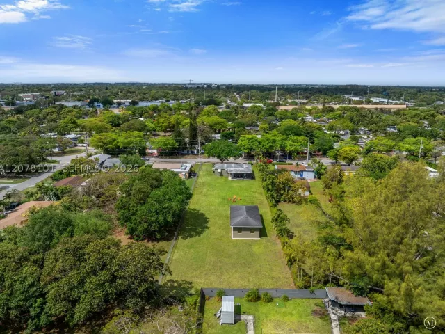 Продажа дома по адресу 14031 NW 5th Ave - фото 9483104