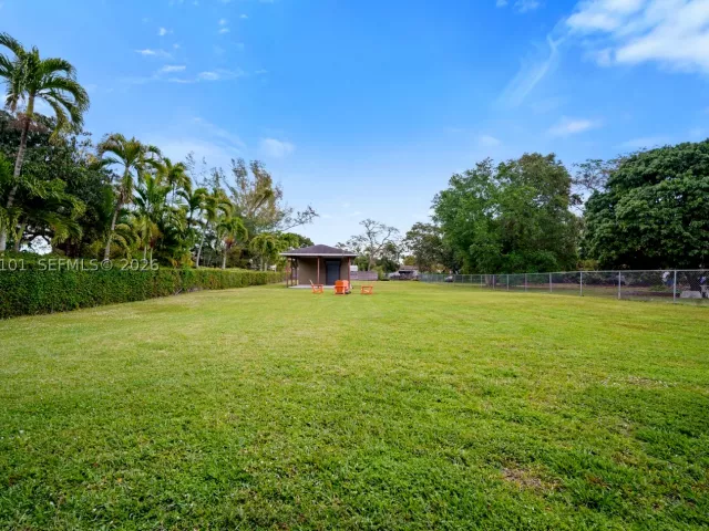 Продажа дома по адресу 14031 NW 5th Ave - фото 9483106