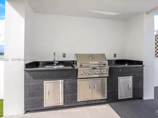 Продажа дома по адресу 9123 NW 33rd St - фото 9478010