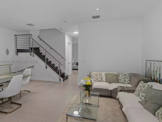 Продажа дома по адресу 9123 NW 33rd St - фото 9478013