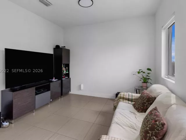 Продажа дома по адресу 9123 NW 33rd St - фото 9478019