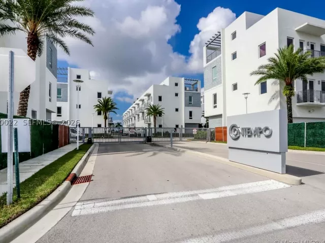 Продажа дома по адресу 9123 NW 33rd St - фото 9478002
