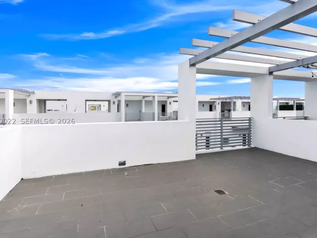 Продажа дома по адресу 9123 NW 33rd St - фото 9478025