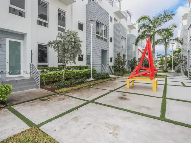 Продажа дома по адресу 9123 NW 33rd St - фото 9478003