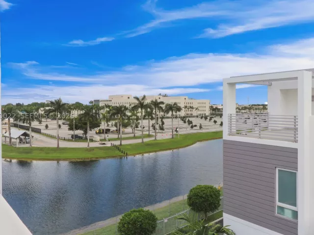 Продажа дома по адресу 9123 NW 33rd St - фото 9478031