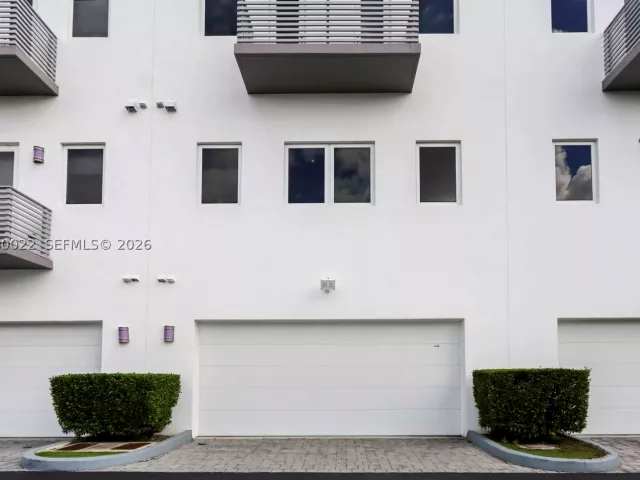 Продажа дома по адресу 9123 NW 33rd St - фото 9478033