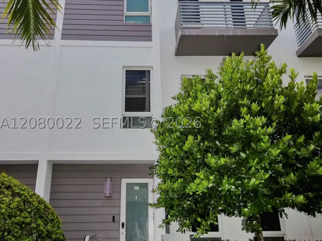 Продажа дома по адресу 9123 NW 33rd St - фото 9478036