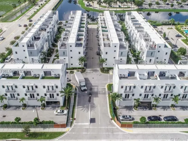 Продажа дома по адресу 9123 NW 33rd St - фото 9478038