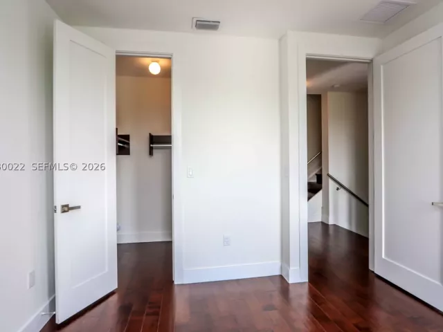 Продажа дома по адресу 9123 NW 33rd St - фото 9478006