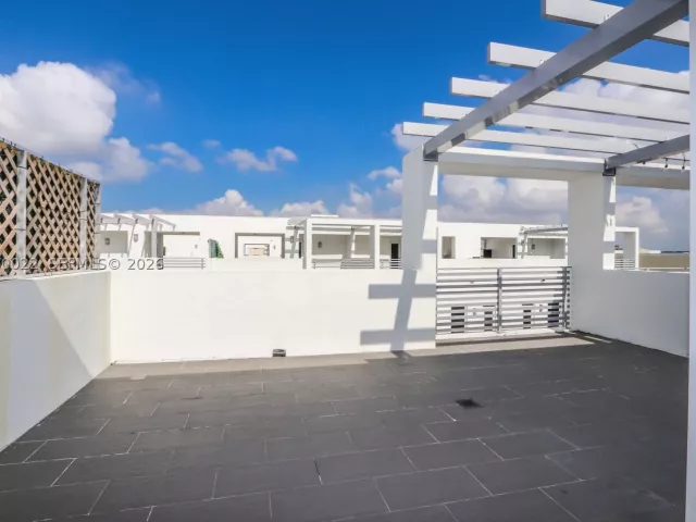 Продажа дома по адресу 9123 NW 33rd St - фото 9478009