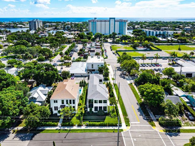Продажа дома по адресу 521 SE 4TH Avenue - фото 9470862