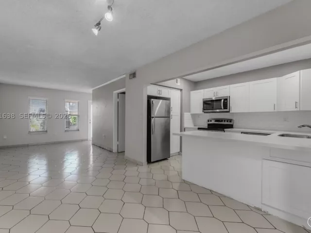 Продажа дома по адресу 2018 SW 103rd Ct - фото 9481471