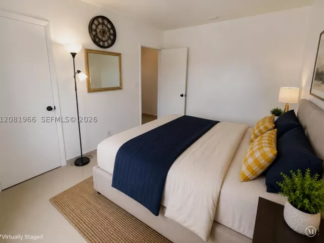 Продажа дома по адресу 204 SW 7th Ave - фото 9464975