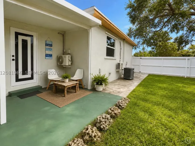 Продажа дома по адресу 204 SW 7th Ave - фото 9464980