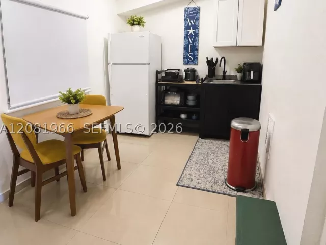 Продажа дома по адресу 204 SW 7th Ave - фото 9464982
