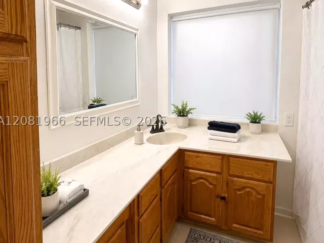 Продажа дома по адресу 204 SW 7th Ave - фото 9464988