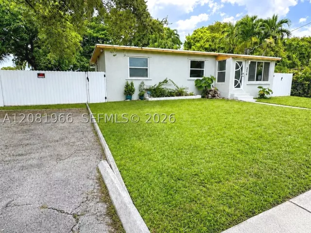Продажа дома по адресу 204 SW 7th Ave - фото 9464969