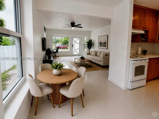 Продажа дома по адресу 204 SW 7th Ave - фото 9464971