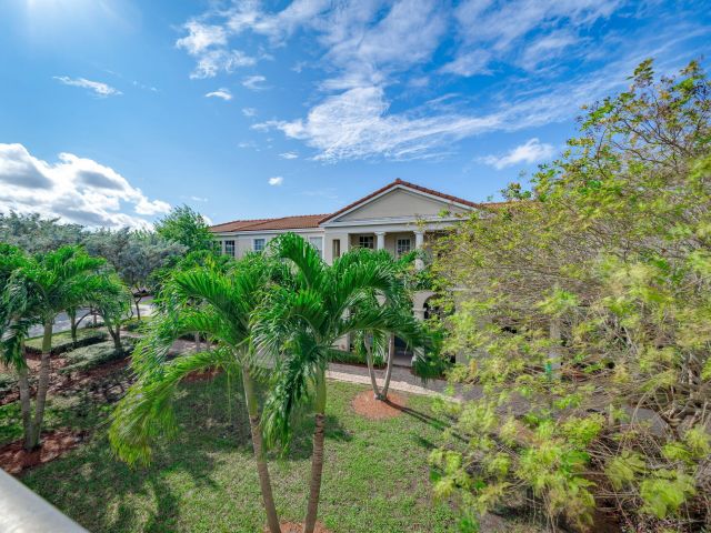 Продажа дома по адресу 8335 NW 7TH Terrace - фото 9466010