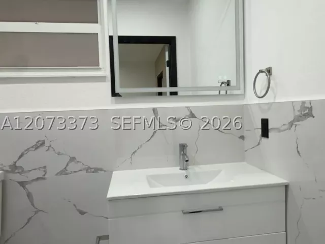Продажа дома по адресу 13926 SW 14th St - фото 9480689