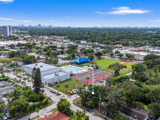 Продажа дома по адресу 16860 NE 3rd Ct - фото 9451313