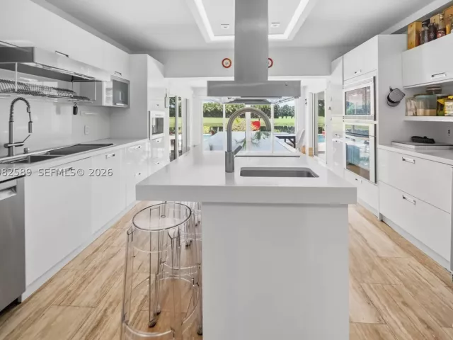 Продажа дома по адресу 9448 NW 54th Doral Cir Ln - фото 9471081