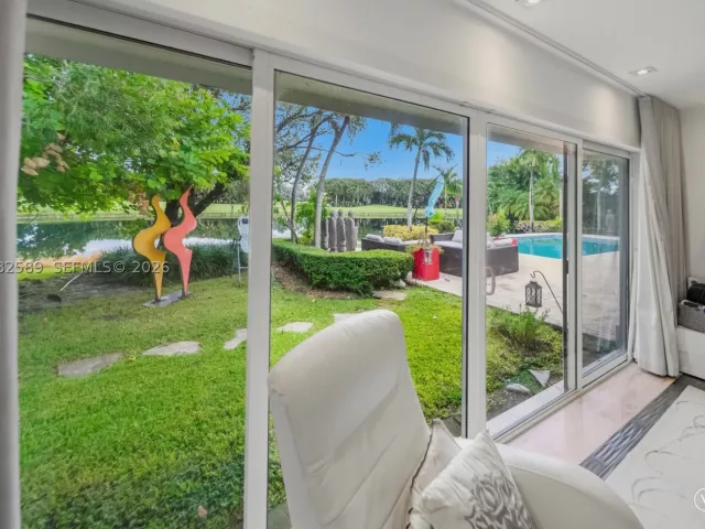 Продажа дома по адресу 9448 NW 54th Doral Cir Ln - фото 9471093