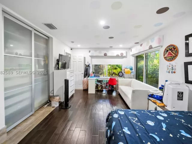 Продажа дома по адресу 9448 NW 54th Doral Cir Ln - фото 9471105