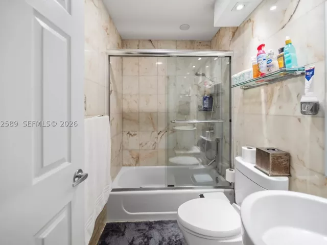 Продажа дома по адресу 9448 NW 54th Doral Cir Ln - фото 9471107
