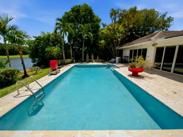 Продажа дома по адресу 9448 NW 54th Doral Cir Ln - фото 9471109