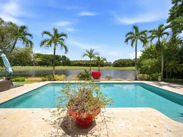 Продажа дома по адресу 9448 NW 54th Doral Cir Ln - фото 9471110