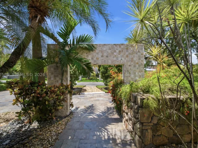 Продажа дома по адресу 9448 NW 54th Doral Cir Ln - фото 9471119