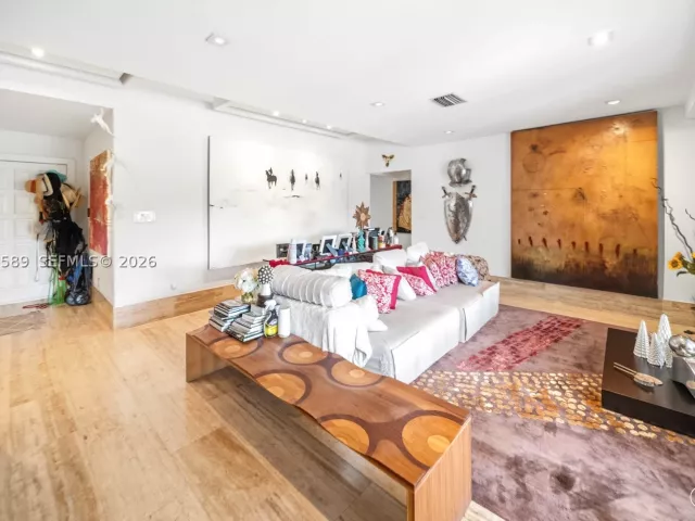 Продажа дома по адресу 9448 NW 54th Doral Cir Ln - фото 9471075