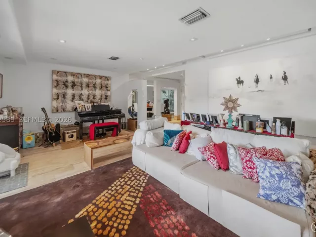 Продажа дома по адресу 9448 NW 54th Doral Cir Ln - фото 9471076