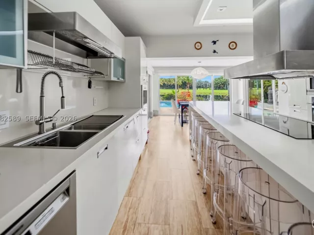 Продажа дома по адресу 9448 NW 54th Doral Cir Ln - фото 9471077