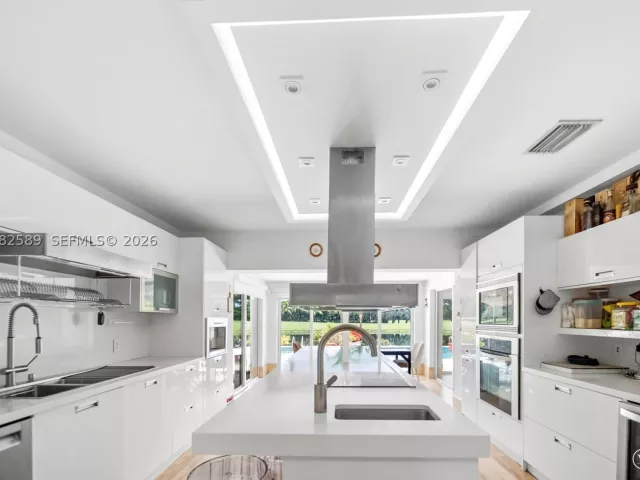 Продажа дома по адресу 9448 NW 54th Doral Cir Ln - фото 9471078