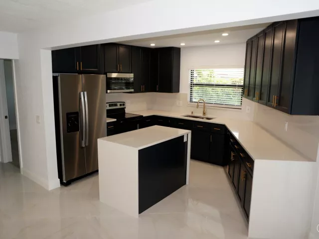Продажа дома по адресу 1513 39TH Street - фото 9469228
