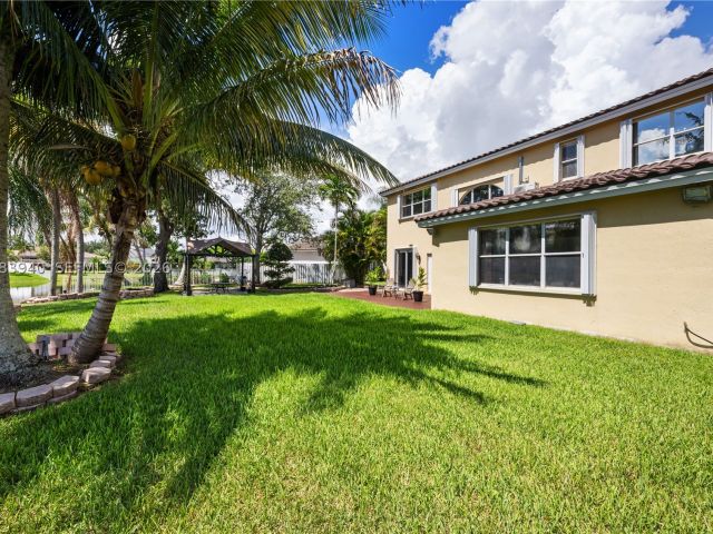 Продажа дома по адресу 18806 NW 23rd Pl - фото 9463185
