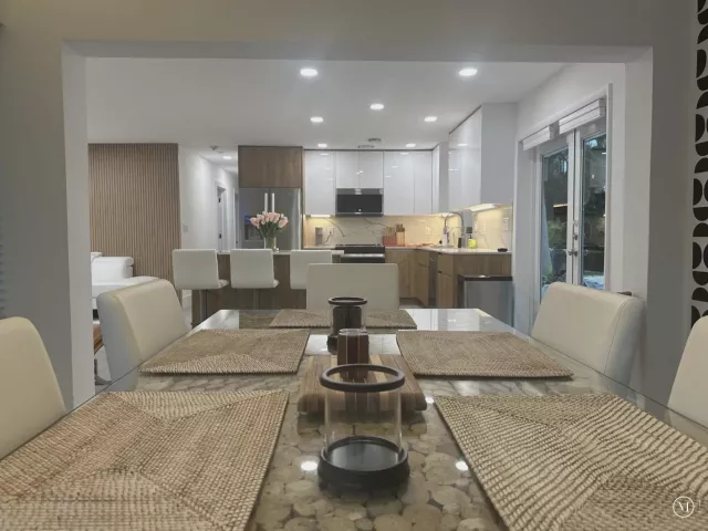 Продажа дома по адресу 317 NW 26TH Court - фото 9479040