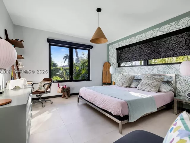 Продажа дома по адресу 8818 Carlyle Ave - фото 9461672