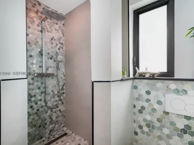 Продажа дома по адресу 8818 Carlyle Ave - фото 9461677