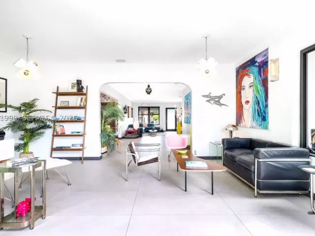 Продажа дома по адресу 8818 Carlyle Ave - фото 9461662