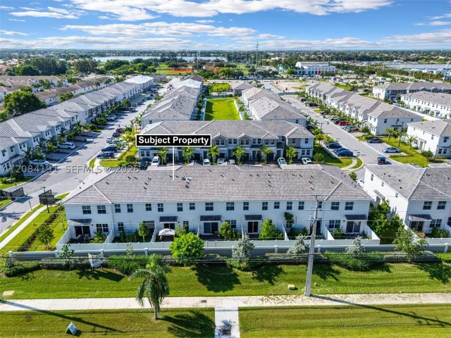 Продажа дома по адресу 17033 SW 1st St 1 - фото 9462028