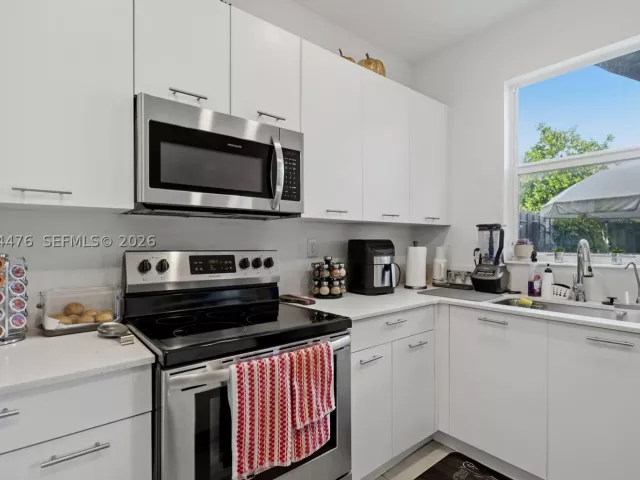 Продажа дома по адресу 12117 NW 23rd Ct - фото 9483259