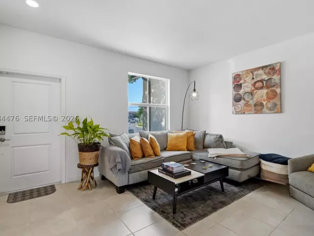 Продажа дома по адресу 12117 NW 23rd Ct - фото 9483253