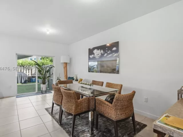 Продажа дома по адресу 12117 NW 23rd Ct - фото 9483256