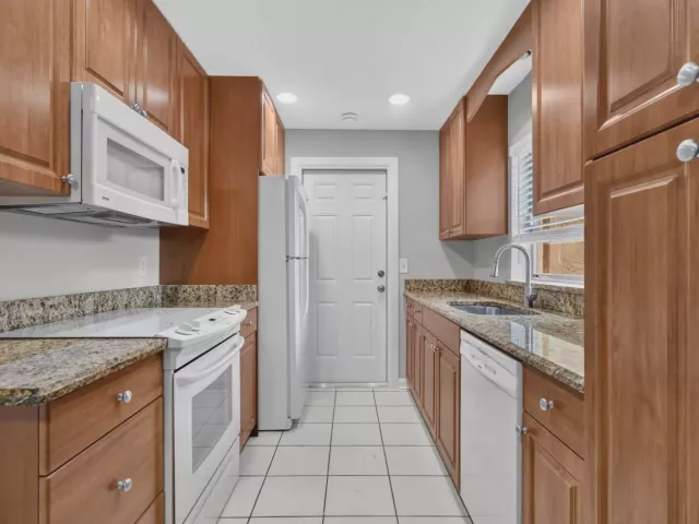 Продажа дома по адресу 1058 Fernlea Drive - фото 9475974