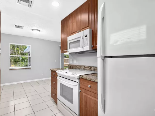 Продажа дома по адресу 1058 Fernlea Drive - фото 9475976